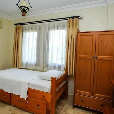 4 Bedroom Private Country House With Pool וילה