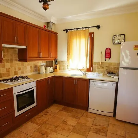 4 Bedroom Private Country House With Pool וילה דליאן